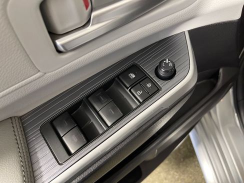 Certified 2025 Toyota Sienna XLE FWD image 16