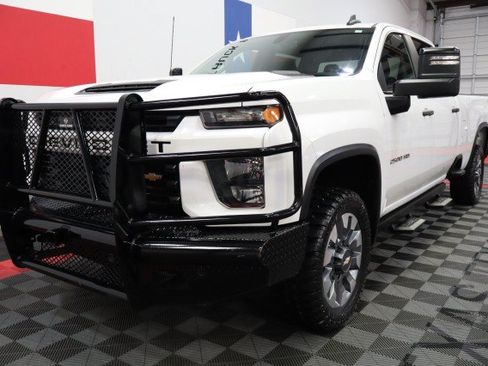Used 2022 Chevrolet Silverado 2500 Custom w/ Custom Value Package AWD/4WD image 3