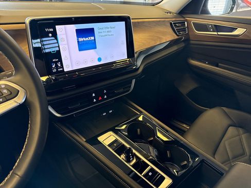 Certified 2025 Volkswagen Atlas SE AWD/4WD image 27