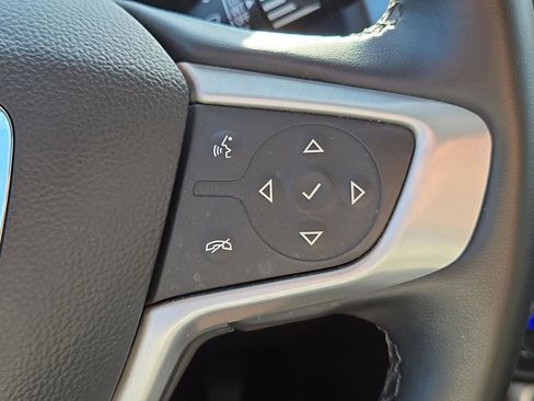 Used 2024 GMC Terrain SLT image 30