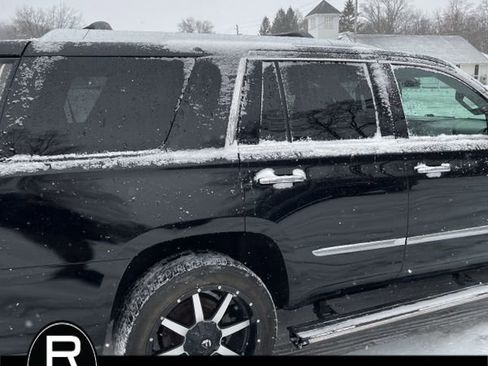 Used 2016 Cadillac Escalade Platinum image 11