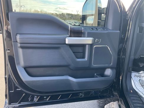 Used 2022 Ford F250 Lariat w/ Chrome Package image 17