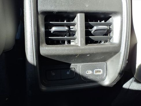 Certified 2023 Cadillac XT4 Luxury w/ Cold Weather Package image 17