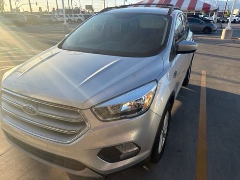 Used 2018 Ford Escape SE w/ SE Sync 3 Package FWD image 1
