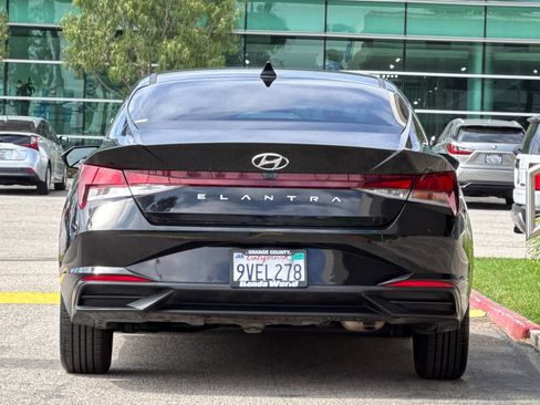 Used 2021 Hyundai Elantra SEL w/ Convenience Package FWD image 5