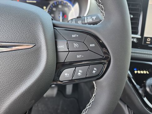 New 2026 Chrysler Pacifica Limited w/ Uconnect Theater Family Group image 19