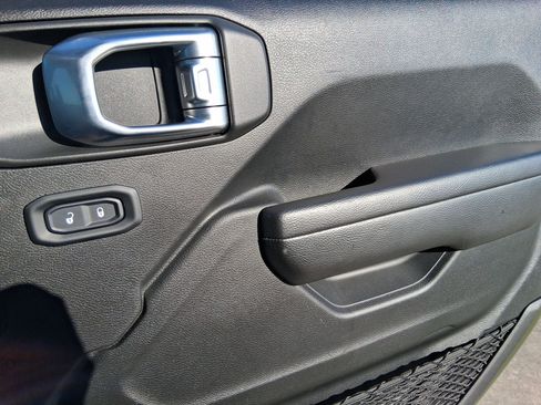 Used 2022 Jeep Gladiator Sport image 27