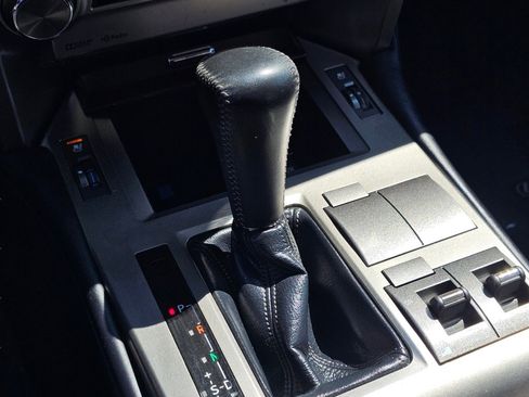 Used 2018 Lexus GX 460 Premium w/ Premium Package image 13