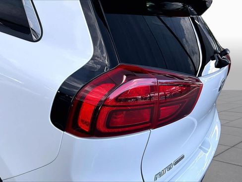 Used 2020 Kia Niro Touring FWD image 29