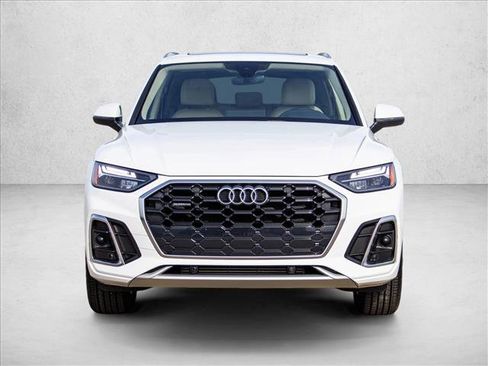 Used 2023 Audi Q5 2.0T Premium w/ Convenience Package AWD/4WD image 2
