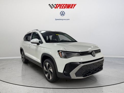 New 2026 Volkswagen Taos SE AWD/4WD image 2