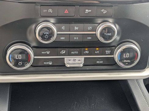 Used 2024 Ford Expedition XLT AWD/4WD image 24