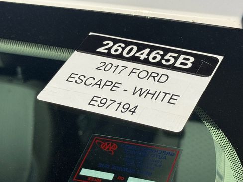 Used 2017 Ford Escape SE image 6