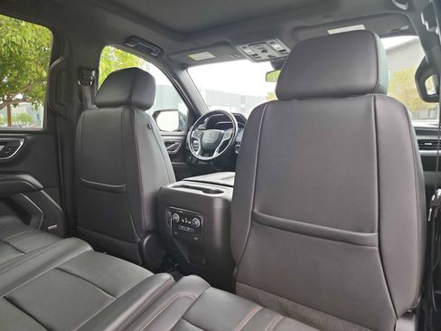 Used 2024 Chevrolet Suburban RST AWD/4WD image 16