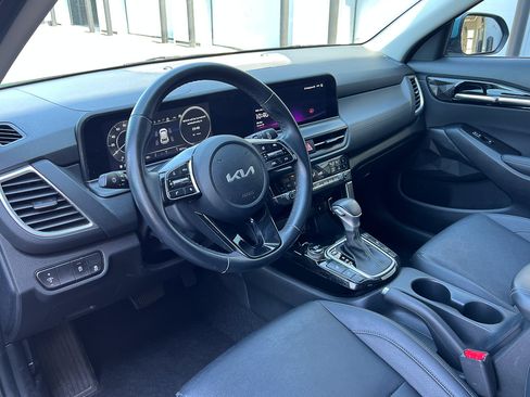 Used 2024 Kia Seltos EX AWD/4WD image 16