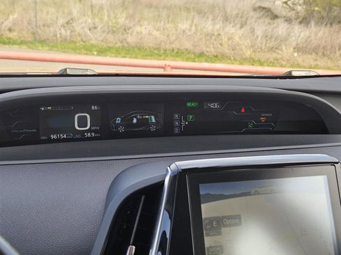 Used 2018 Toyota Prius Prime Premium image 17