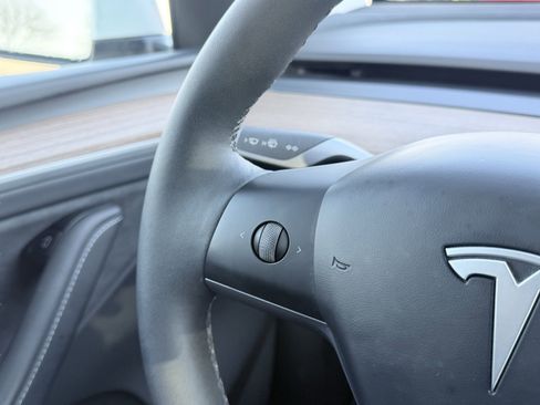 Used 2025 Tesla Model Y Long Range image 65