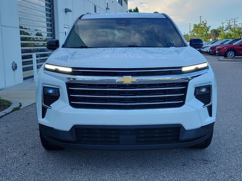 Used 2025 Chevrolet Traverse LT AWD/4WD image 2
