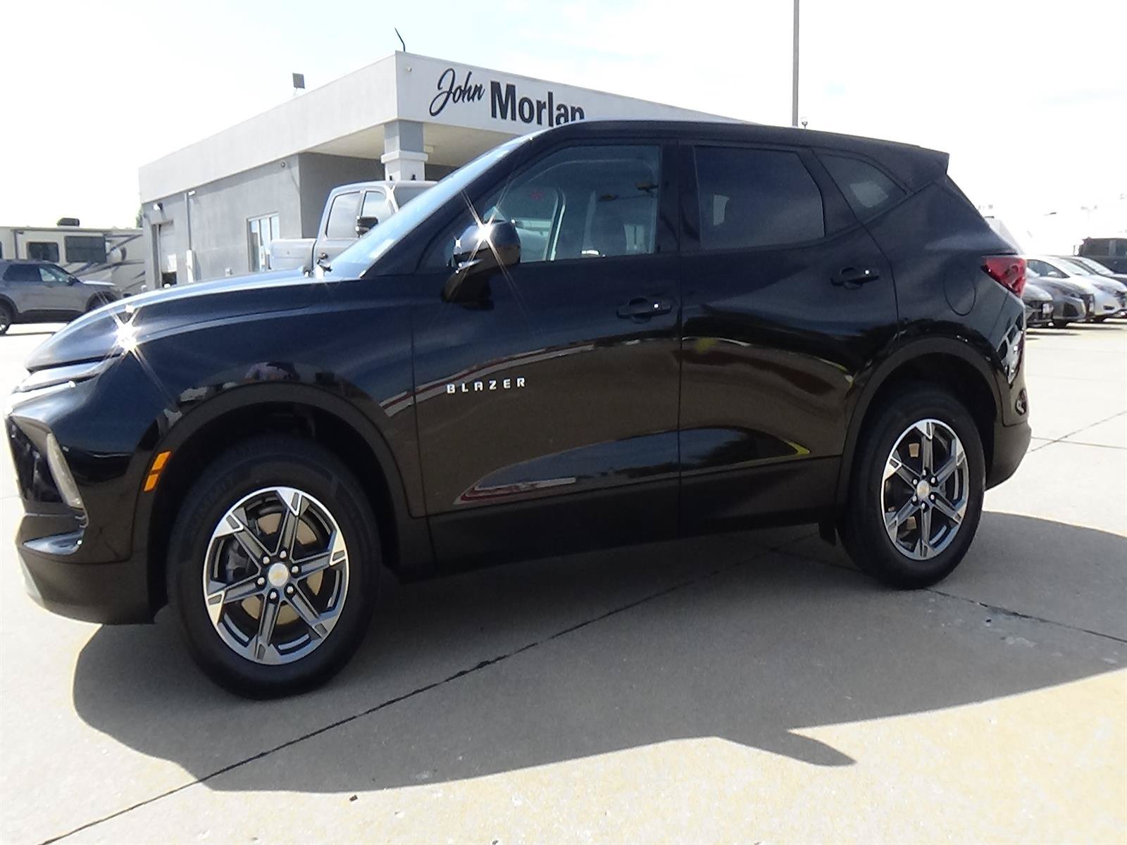 Used 2025 Chevrolet Blazer LT FWD image 1