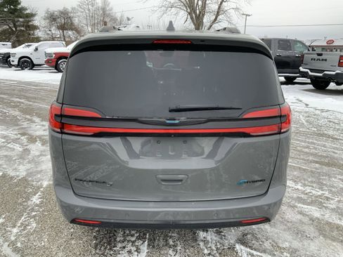 Used 2021 Chrysler Pacifica Limited w/ S Appearance Package image 11
