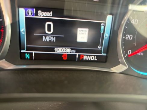 Used 2019 Chevrolet Traverse Premier w/ Driver Confidence II Package FWD image 8