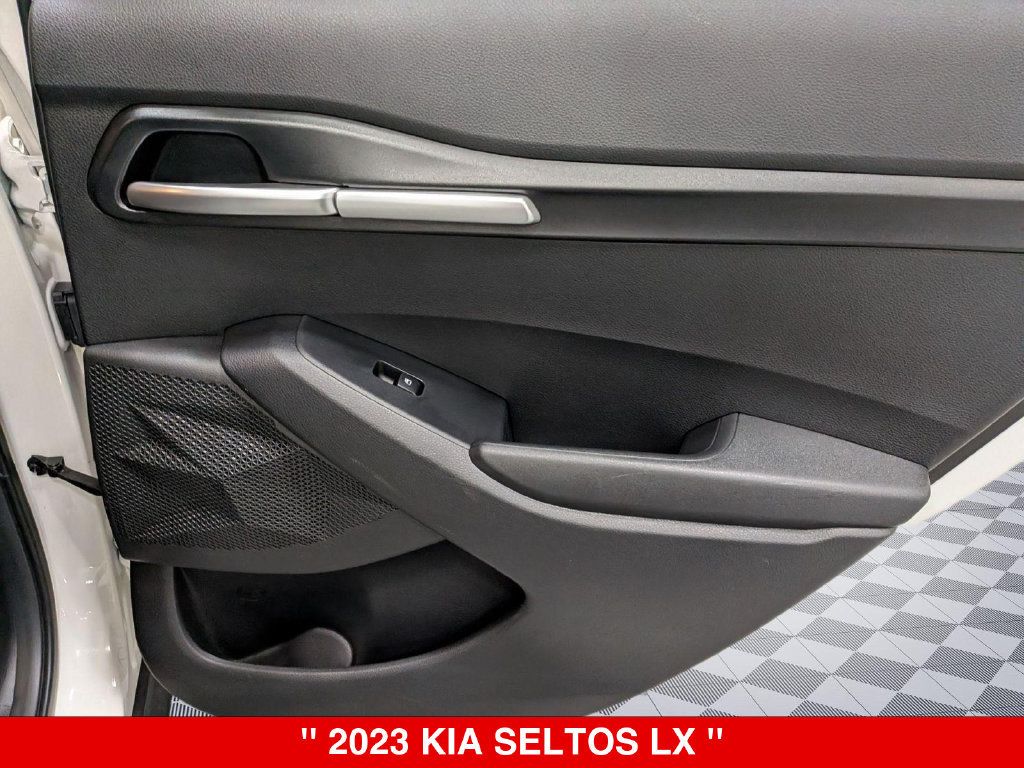 Used 2023 Kia Seltos LX AWD/4WD image 29