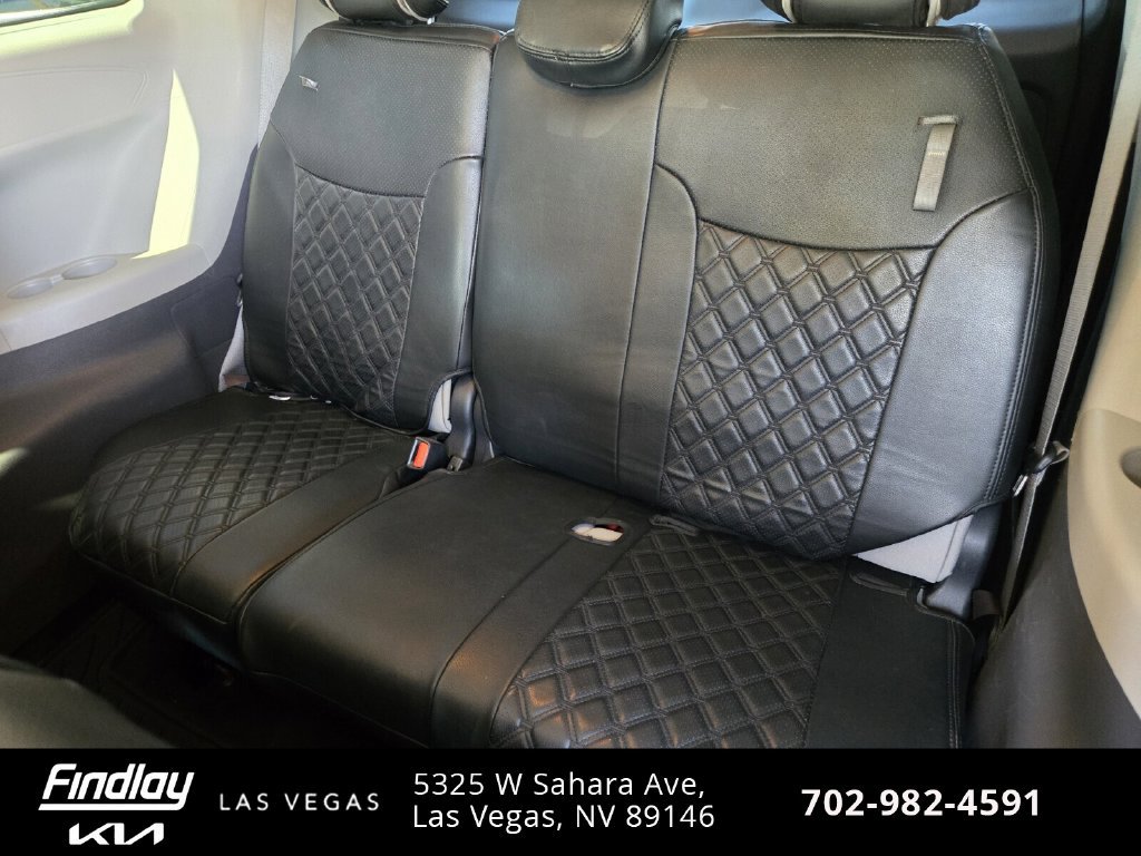 Used 2024 Toyota Sienna LE FWD image 16