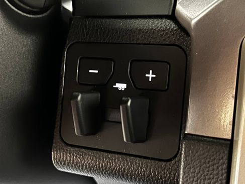 Used 2024 Toyota Tacoma SR5 AWD/4WD image 19
