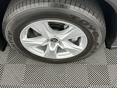 Used 2022 Toyota Highlander L image 11