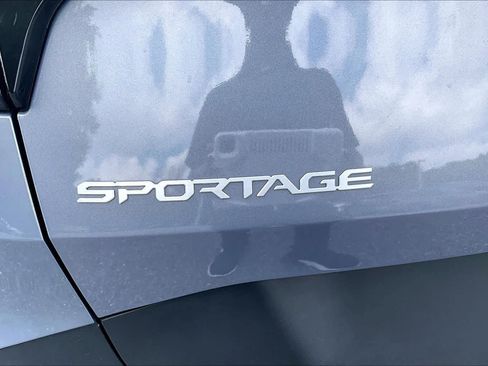 Used 2024 Kia Sportage EX FWD image 10