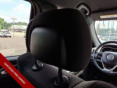 Certified 2021 Jeep Grand Cherokee Laredo image 13