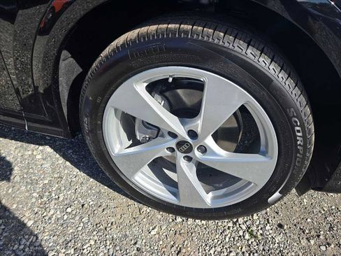 New 2025 Audi Q5 Prestige image 9