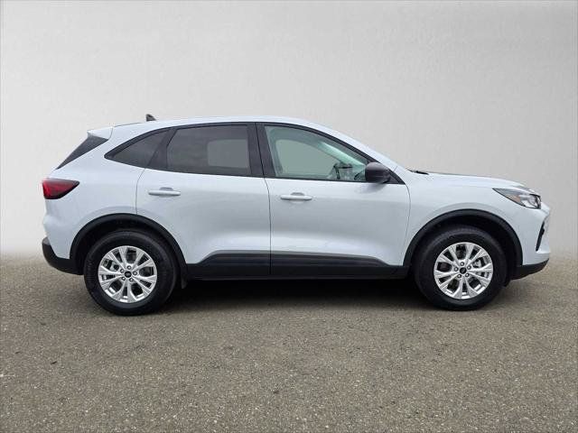 Used 2025 Ford Escape Active AWD/4WD image 2