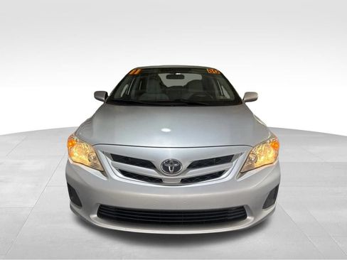 Used 2011 Toyota Corolla LE FWD image 2