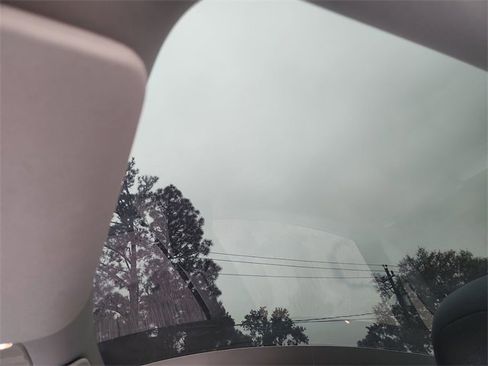 Used 2021 Tesla Model Y Long Range image 18