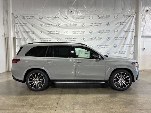 New 2025 Mercedes-Benz GLS 580 4MATIC image 3