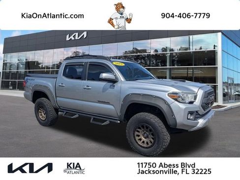 Used 2019 Toyota Tacoma TRD Sport image 1