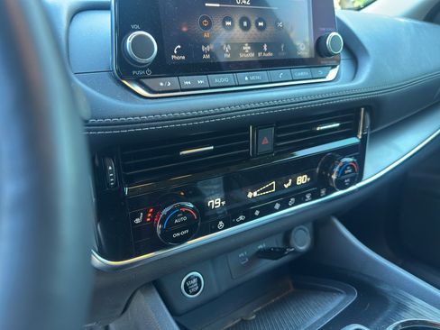 Used 2023 Nissan Rogue SV w/ SV Premium Package image 24