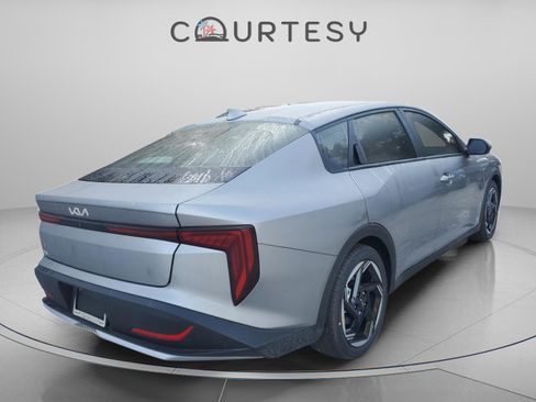 New 2025 Kia K4 EX image 4