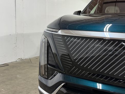 New 2026 Cadillac Vistiq Luxury w/ LPO, Floor Liner Package AWD/4WD image 18