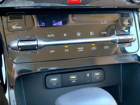 Certified 2024 Kia Carnival EX FWD image 28