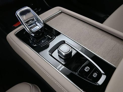 New 2026 Volvo XC90 B6 Plus w/ Protection Package Premier image 18