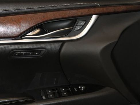 Used 2019 Cadillac XTS Luxury image 10