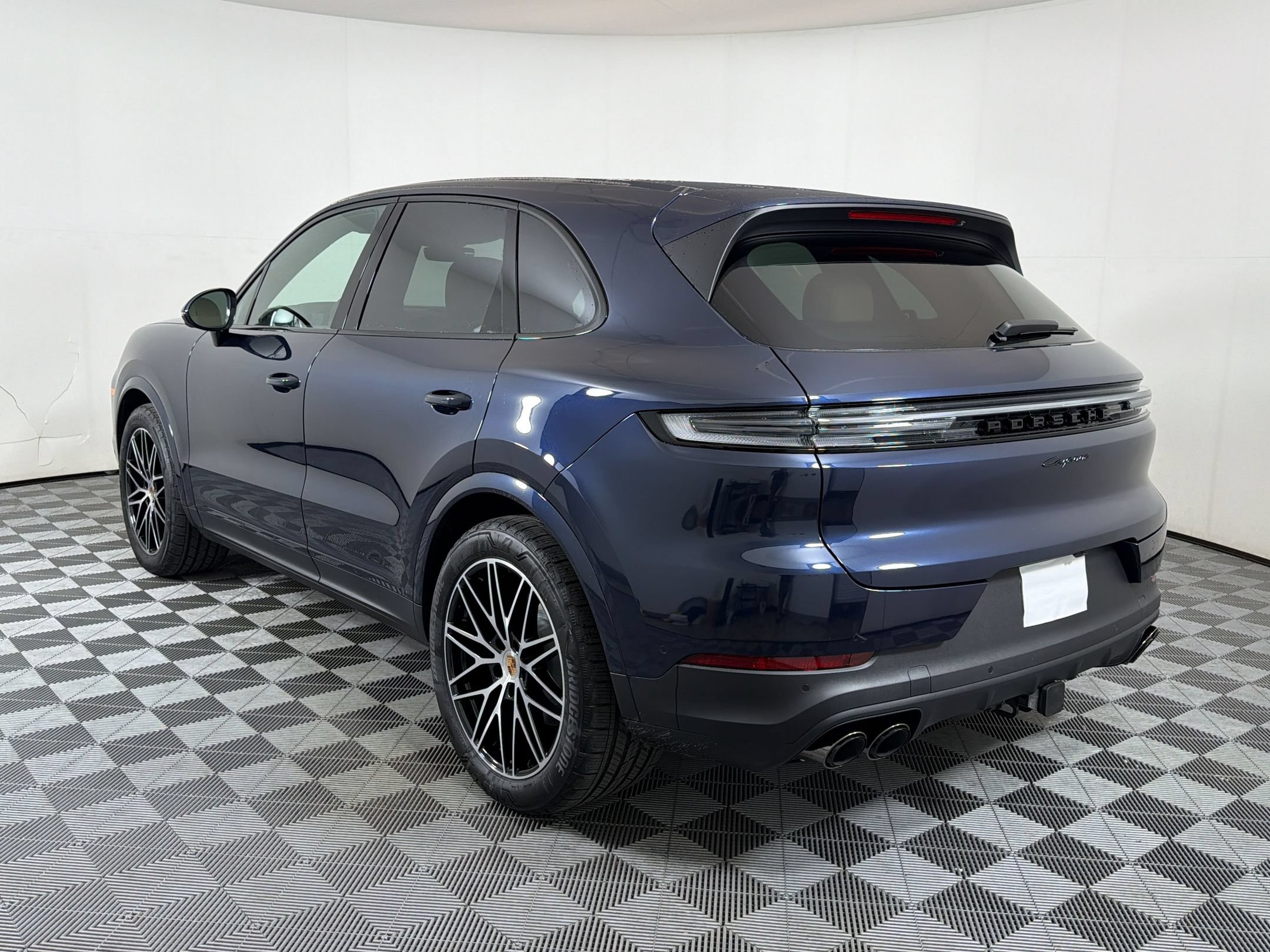 Used 2026 Porsche Cayenne AWD/4WD image 3