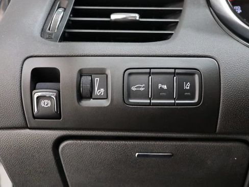 Used 2015 Chevrolet Impala LTZ FWD image 18