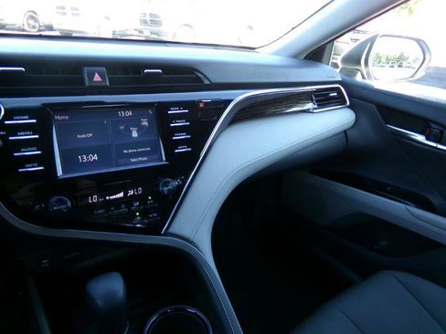 Used 2018 Toyota Camry LE image 24