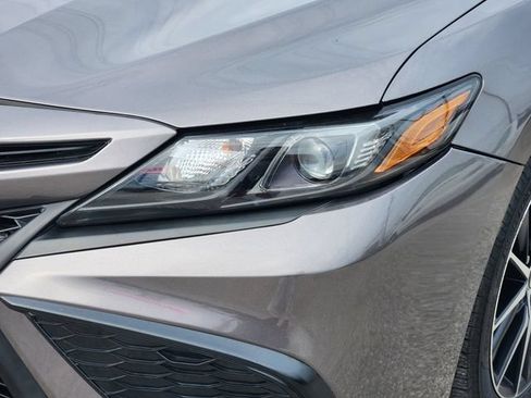 Used 2023 Toyota Camry SE FWD image 9