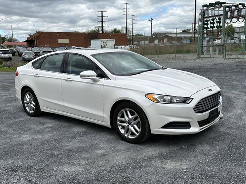 Used 2013 Ford Fusion SE FWD image 2