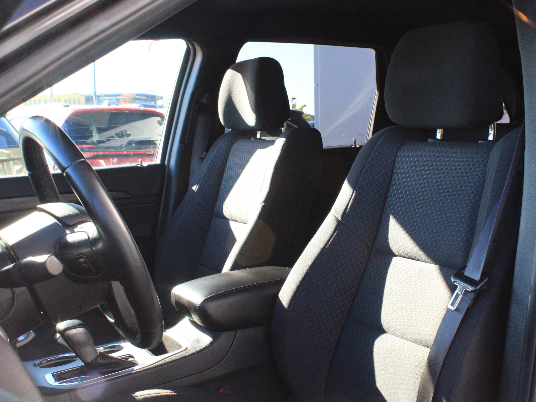 Used 2019 Jeep Grand Cherokee Laredo AWD/4WD image 10