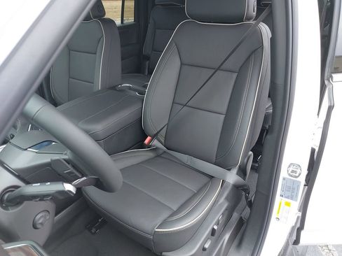 New 2025 Chevrolet Suburban Premier AWD/4WD image 15